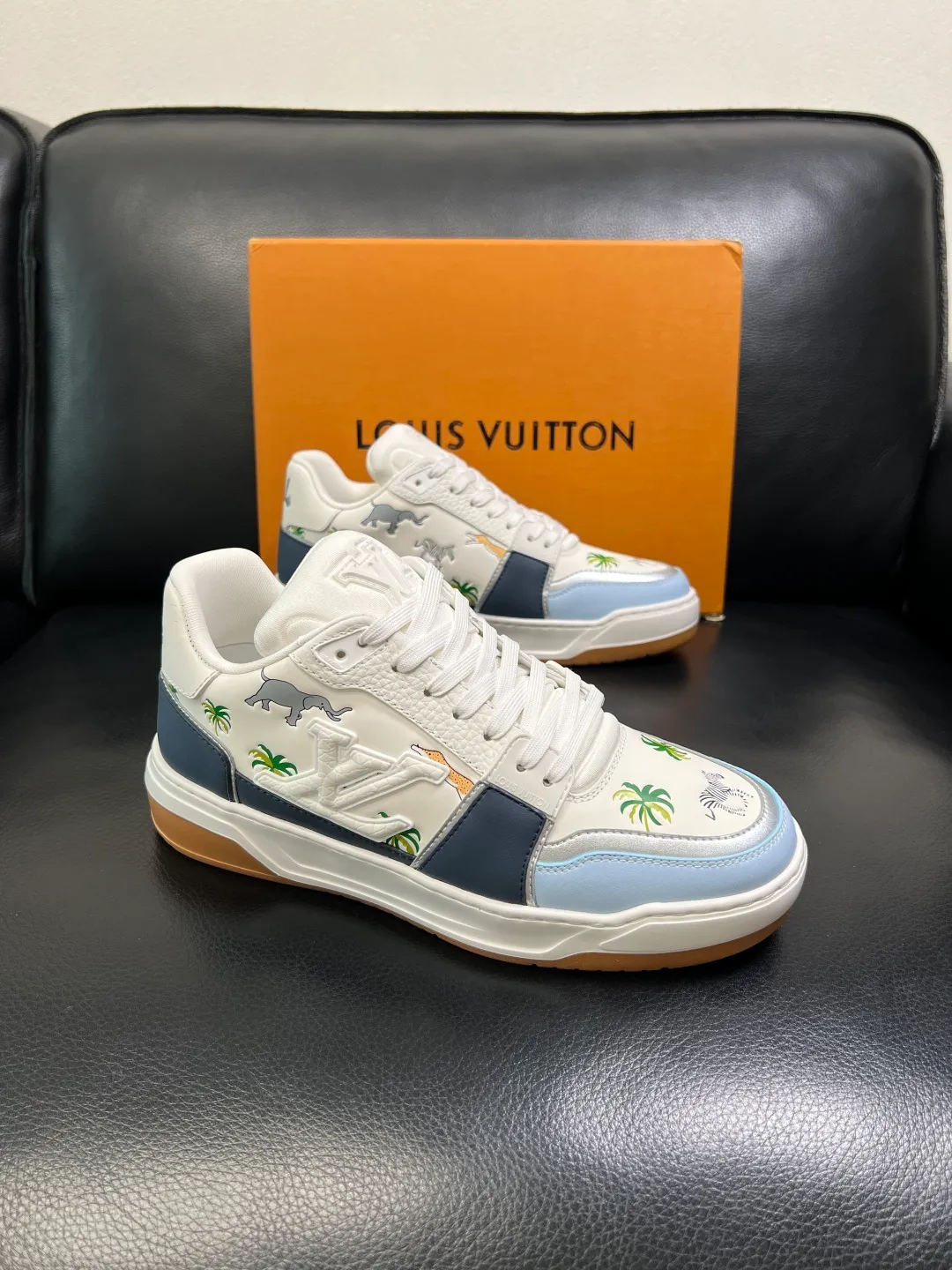 Men's shoes 💰 940 Lv high quality top crafts Louis Vuitton, sports sneakers counter synchronization, uppers imported from Italy, high-quality splicing colorful complex crafts, imported mesh pads soft and comfortable, soles: original soles specially provided by the original factory, T men's shoes 💰U exclusive movable molded soles super comfortable, original factory single goods, code number 39-44 (customized 38 45)